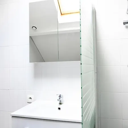 Charming 2-bedroom Close To The Train Station Of Welkeys Apartmán *